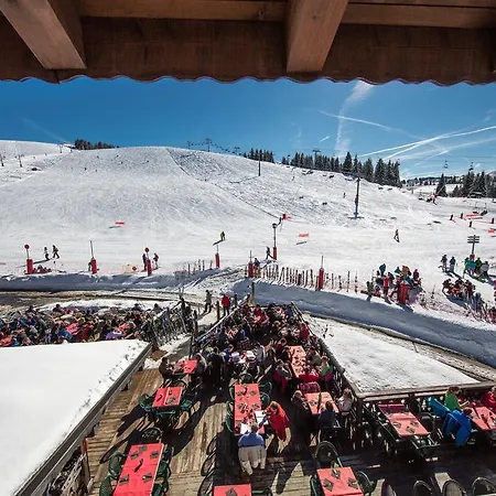 Chalet La Croix Blanche מלון