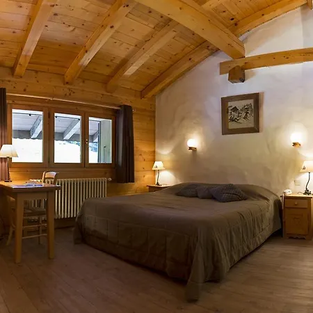 Chalet La Croix Blanche מלון